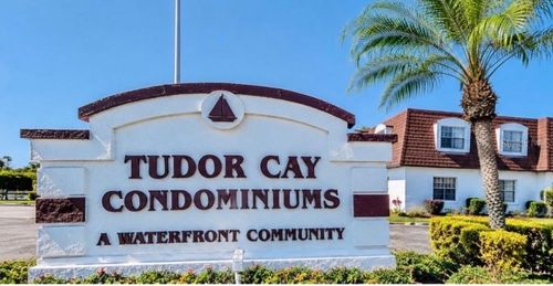 h105-9005 Tudor Dr, TAMPA, FL, 33615-3765 | Card Image