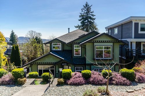 1075 Adderley St, North Vancouver, BC, V7L1T4 | Card Image