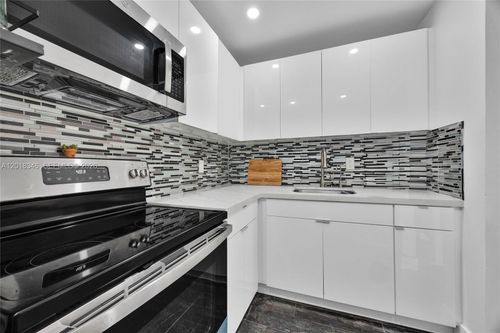 401-1051 Sw 1st St, Miami, FL, 33130-1061 | Card Image
