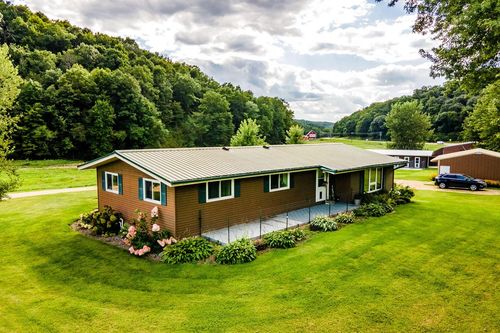 11565 Us Highway 18, PATCH GROVE, WI, 53821 | Card Image