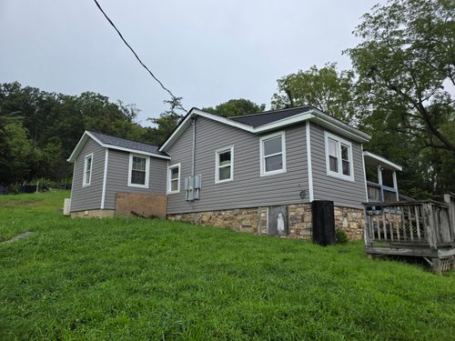 6827 Blacksburg Rd, Catawba, VA, 24070-2517 | Card Image
