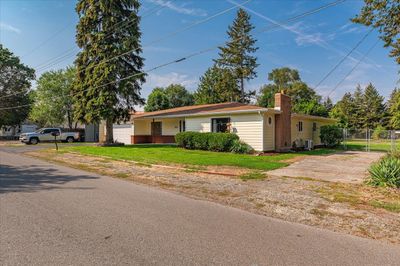 903 N Bessie Rd, Home with 3 bedrooms, 2 bathrooms and null parking in Spokane Valley WA | Image 3