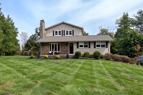 4 New Rd, Hopewell, NJ, 08525-2822 | Card Image