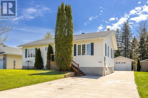 11 Chatfield Dr, Sault Ste Marie, ON, P6C6E6 | Card Image