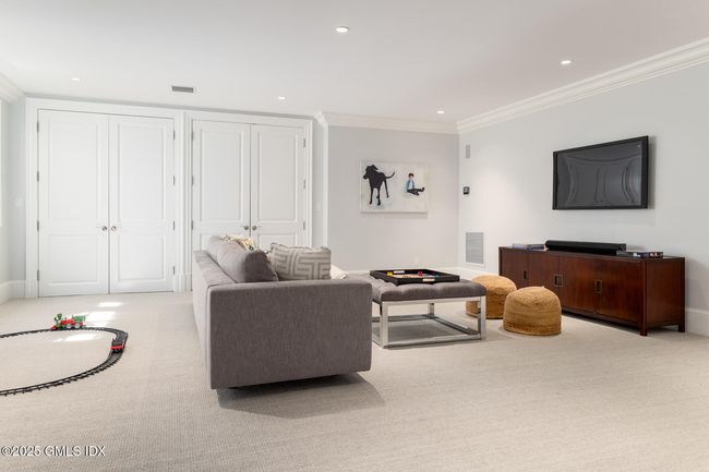 35 Club Rd, House other with 6 bedrooms, 8 bathrooms and null parking in Riverside CT | Image 25