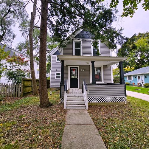 121 4th St, Libertyville, IL, 60048-2307 | Card Image