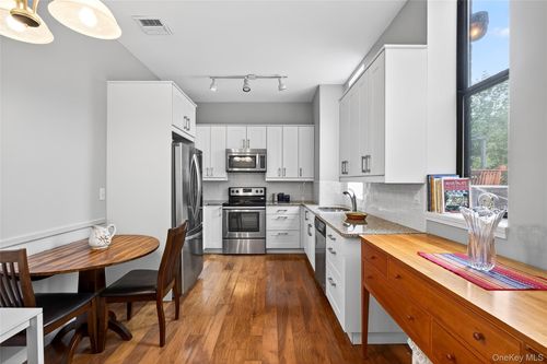 apt-m-33 Roselle Ave, Pleasantville, NY, 10570-2731 | Card Image