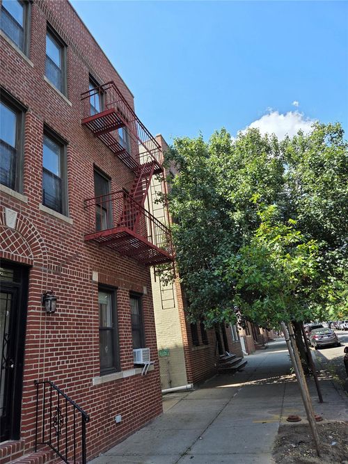 48 41st St, Sunnyside, NY, 11104-3167 | Card Image