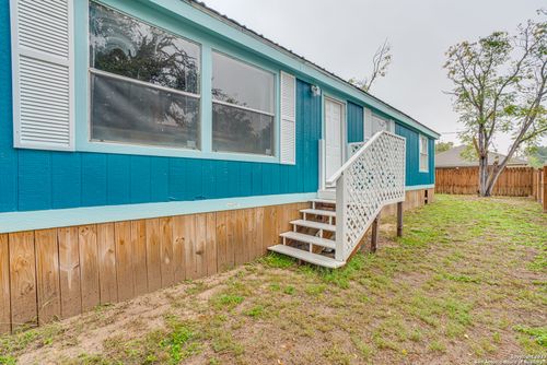 805 Bowen St, Pleasanton, TX, 78064-2815 | Card Image