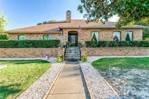6801 Bellaire Ct S, Benbrook, TX, 76132-1066 | Card Image