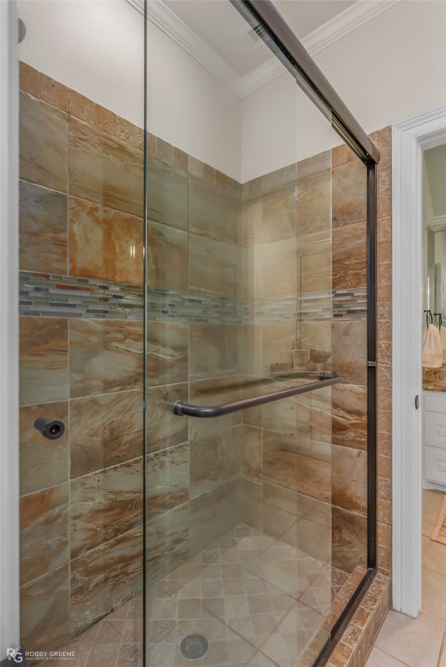 Jack and Jill shower in the middle. | Image 22