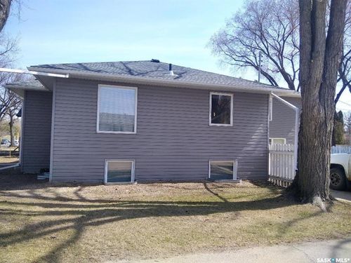 1402 14th Street E, Saskatoon, SK, S7H0A8 | Card Image