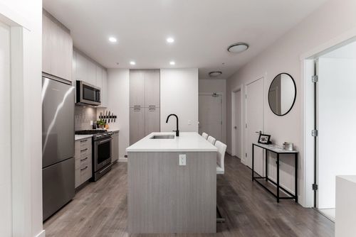 206-707 Como Lake Ave, Coquitlam, BC, V3J0J5 | Card Image