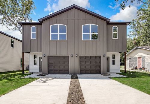 3121 Lumber St, Fort Worth, TX, 76112-7023 | Card Image