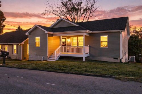 216 Thompson St, Staunton, VA, 24401-3928 | Card Image