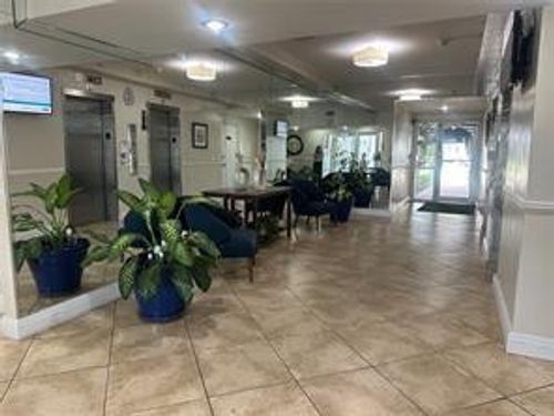 203-2350 Ne 135th St, North Miami, FL, 33181-3553 | Card Image