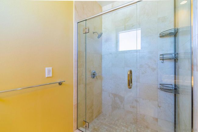 2301 - 800 The Mark Ln, House other with 2 bedrooms, 2 bathrooms and 2 parking in San Diego CA | Image 14