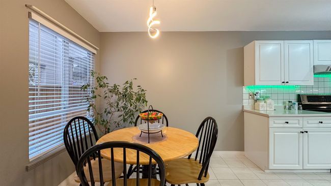 107 - 15550 26 Av Avenue, Townhouse with 3 bedrooms, 2 bathrooms and 2 parking in White Rock BC | Image 8