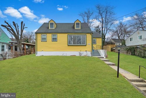 5815 66th Ave, RIVERDALE, MD, 20737-1713 | Card Image