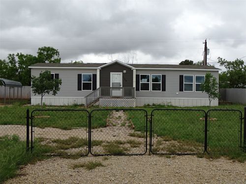 1123 Market St, Tye, TX, 79563-2543 | Card Image