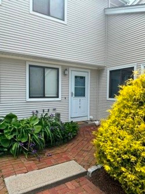 218-66 Girard Ave, Newport, RI, 02840-1156 | Card Image
