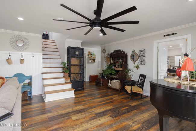 Stairs to Upper Floor | Image 12