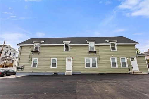 1l-194 Harrison St, Pawtucket, RI, 02860-2827 | Card Image