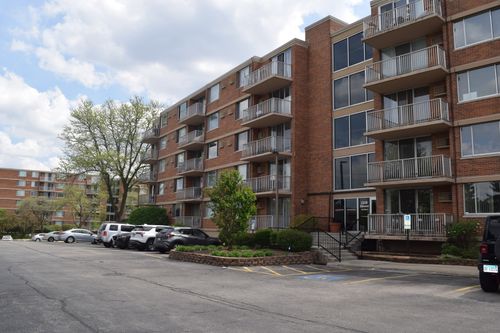 2f-2200 S Stewart Ave, Lombard, IL, 60148-5518 | Card Image