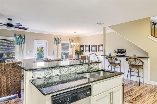 APT-5 - 247 W Roberts Ave, Townhouse with 3 bedrooms, 3 bathrooms and null parking in Port Aransas TX | Image 5