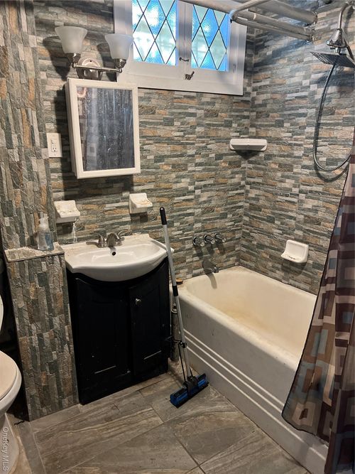 104 114th St, Jamaica, NY, 11419-2508 | Card Image