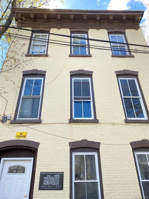 1 Catherine St, Newburgh, NY, 12550-6467 | Card Image