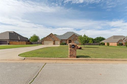 3167 Castle Creek Dr, Newcastle, OK, 73065-6141 | Card Image