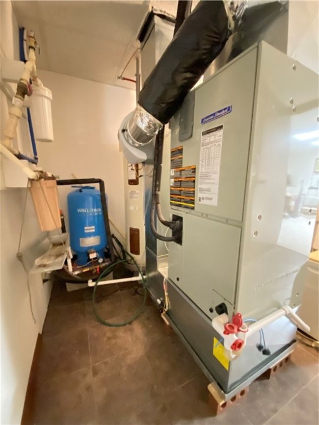 WELL HOLDING TANK / FURNACE HOT WATER HEATER | Image 44