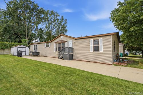 23338 Arlington Dr, Clinton Township, MI, 48036-1278 | Card Image