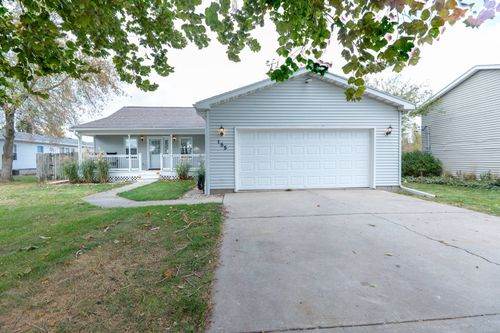 155 E Clay St, El Paso, IL, 61738-1576 | Card Image