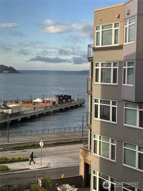 apt-402-1900 Alaskan Way, Seattle, WA, 98101-1067 | Card Image