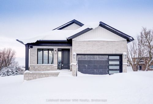 647 Martin St, Mount Forest, ON, N0G2L3 | Card Image