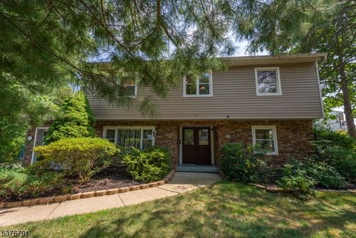 17 Clifford Dr, Wayne, NJ, 07470-3501 | Card Image