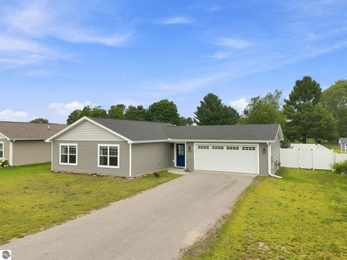 4950 Meadowlark Ln, Traverse City, MI, 49685-8700 | Card Image