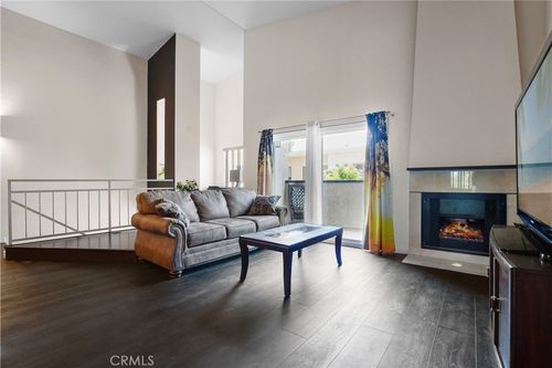 211-5805 Whitsett Ave, Valley Village, CA, 91607-3512 | Card Image