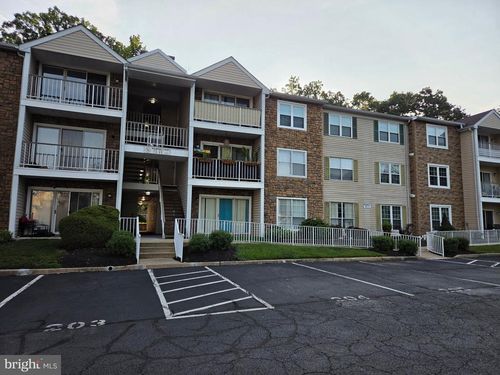 71 Mulberry Ct, HAMILTON, NJ, 08619-4618 | Card Image