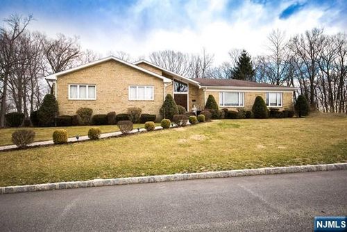 74 Manger Rd, West Orange, NJ, 07052-1715 | Card Image