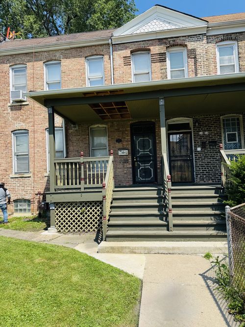 10531 S Corliss Ave, Chicago, IL, 60628-3002 | Card Image