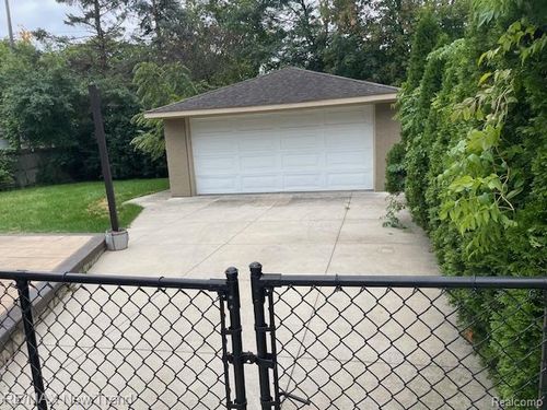 1482 Bowers St, Birmingham, MI, 48009-6881 | Card Image