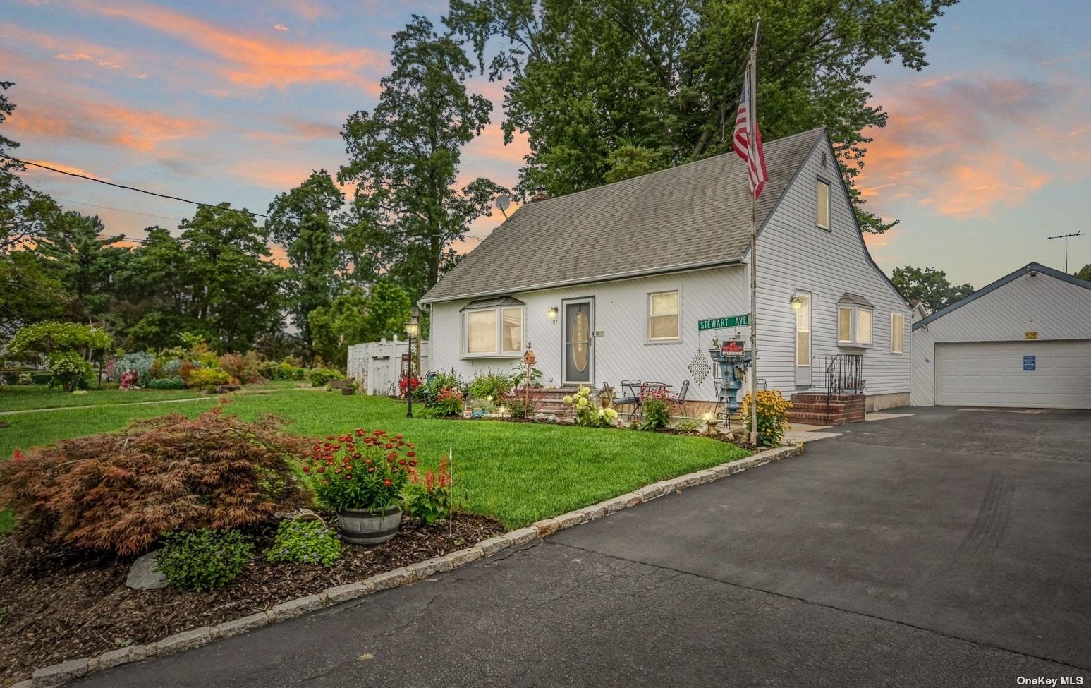 22nd St, Deer Park, NY 11729