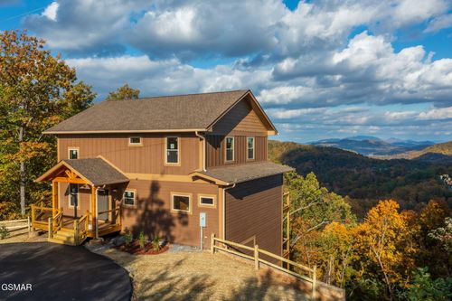 1821 Pinestand Ridge Way, Pigeon Forge, TN, 37862-7917 | Card Image