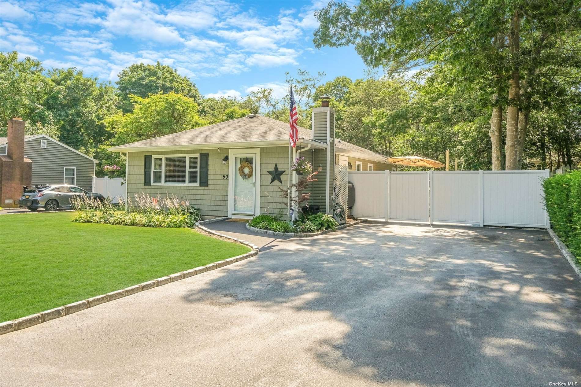 Robinwood St, Mastic, NY 11950