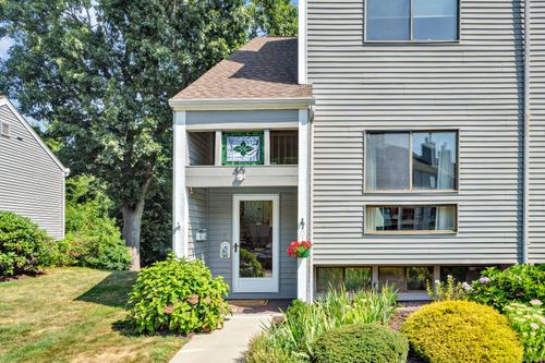 40-40 Crossroads Ln, Glastonbury, CT, 06033-2052 | Card Image