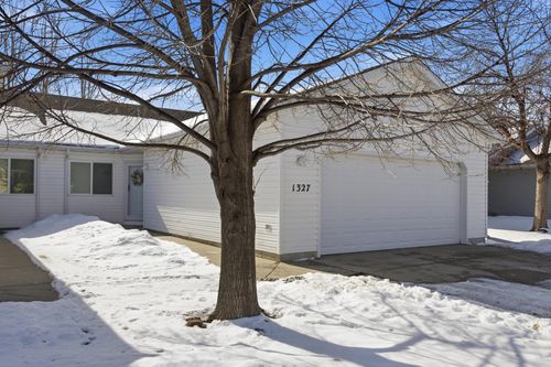 1327 32nd Street Cir S, Moorhead, MN, 56560-3947 | Card Image