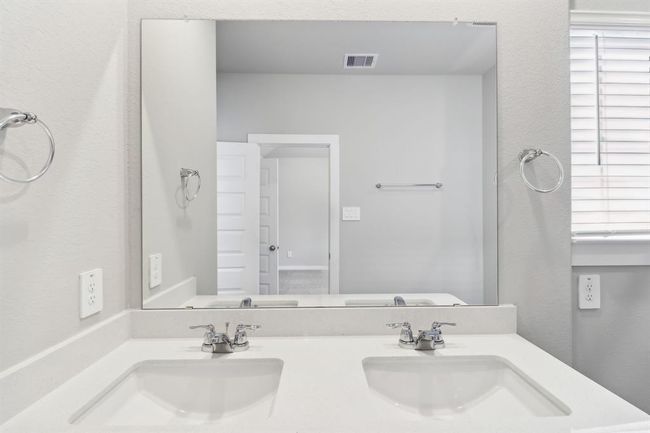 587 Avisa Dr, House other with 3 bedrooms, 3 bathrooms and 2 parking in Kemah TX | Image 21